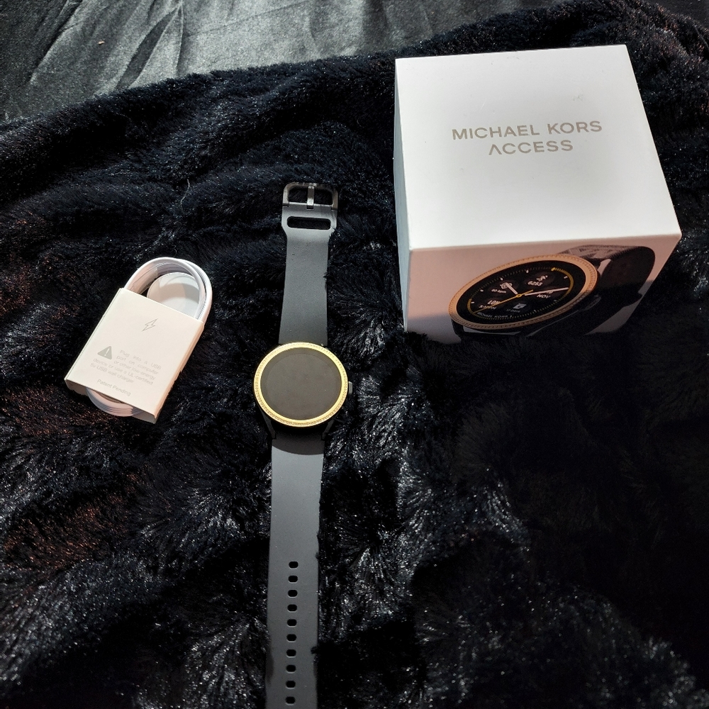 Michael Kors Access Gen 5e Mkgo Two-Tonesmartwatch - image 1